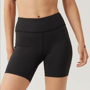 Outdoor Voices Move Free 6’ Shorts